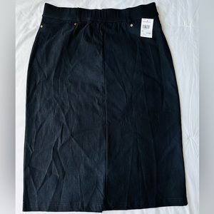 Medium black pencil skirt